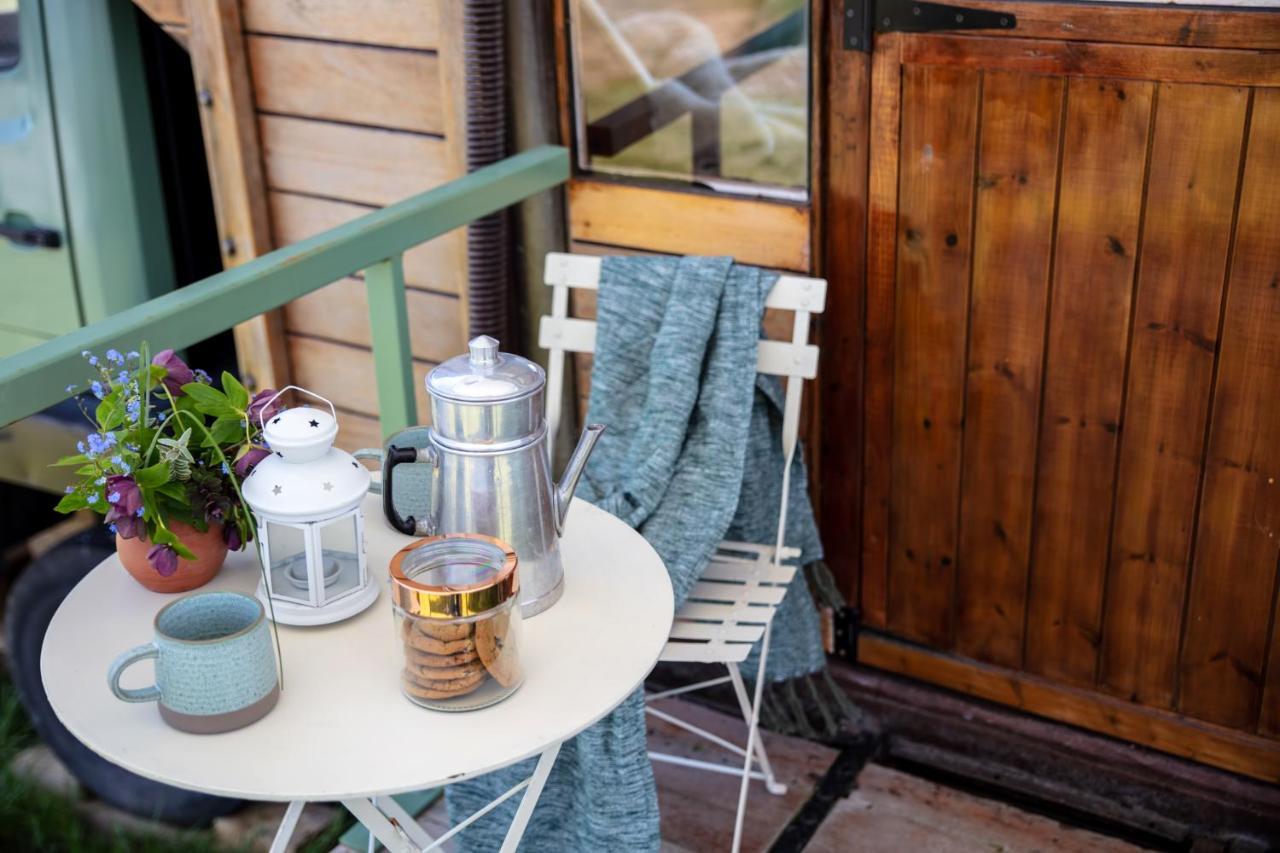 The Hoot Romantic Glamping Southwick  Exteriör bild